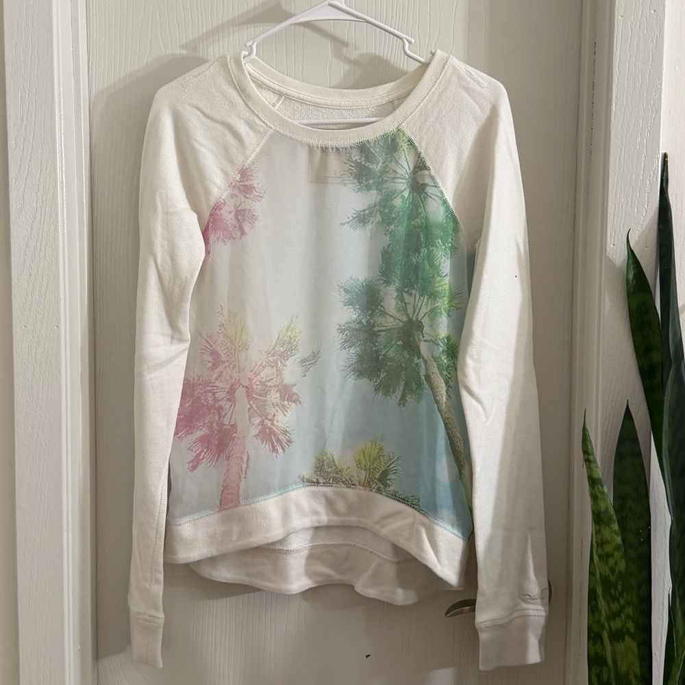 Hollister White and Green Sweatshirt